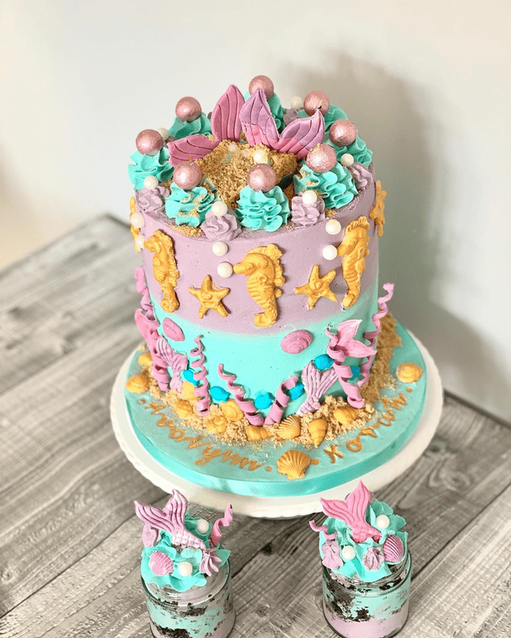 Comely Seahorse Cake