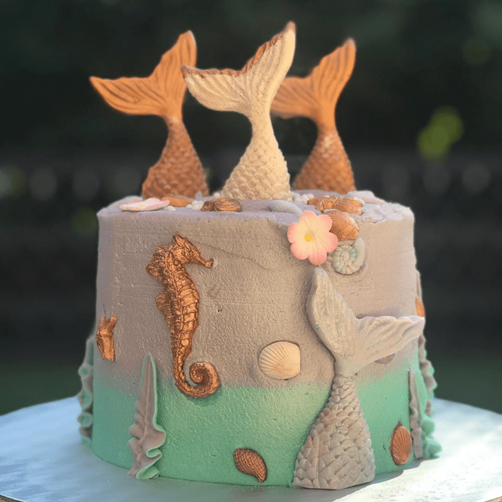 Good Looking Seahorse Cake