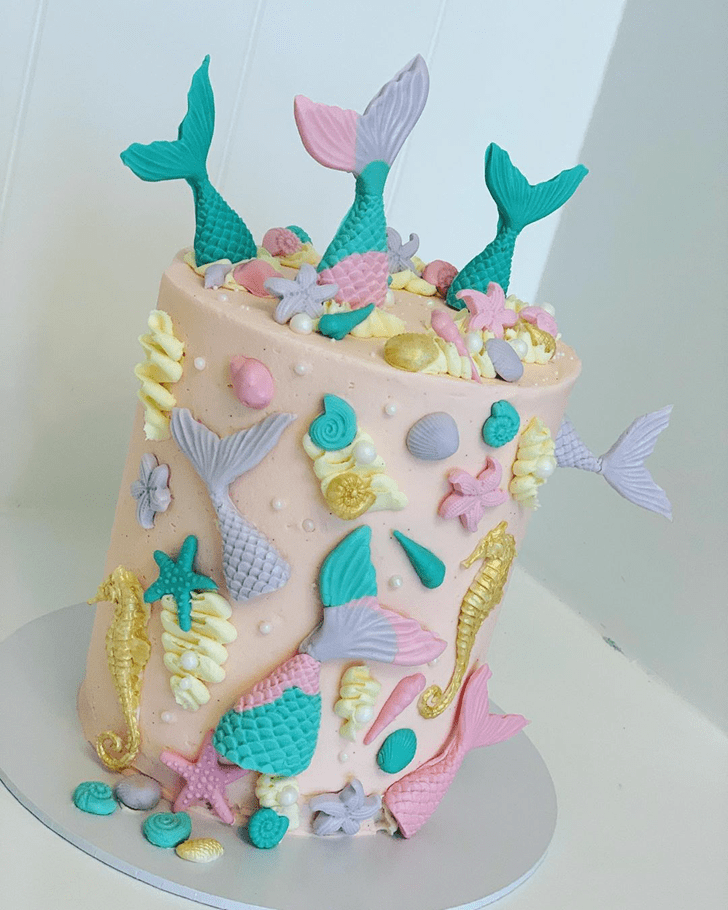 Splendid Seahorse Cake