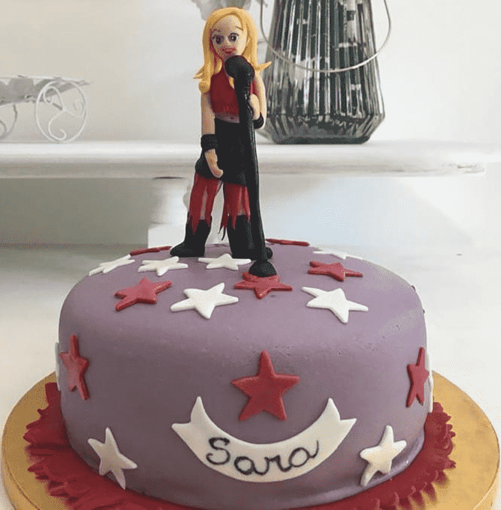 Comely Shakira Cake