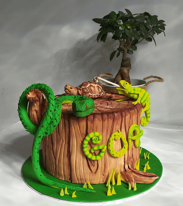 Enthralling Snake Cake