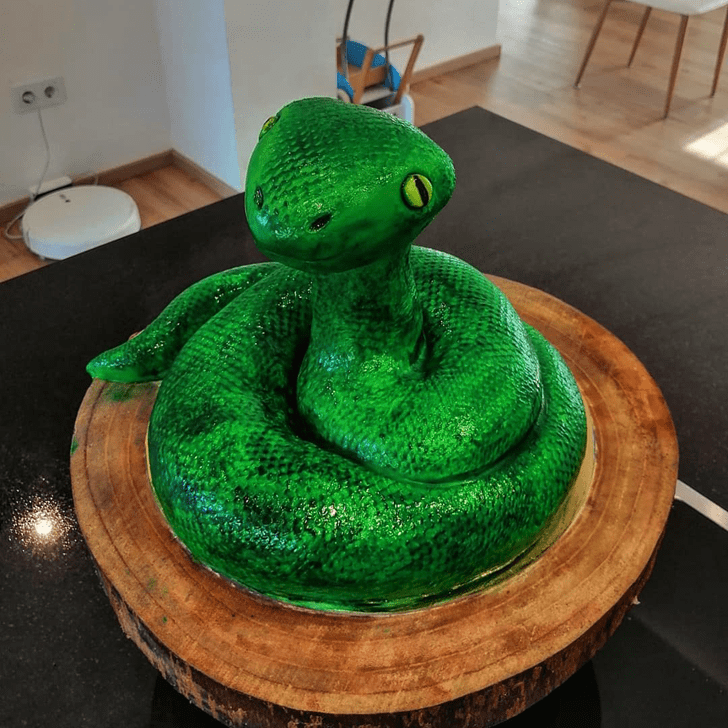 Graceful Snake Cake