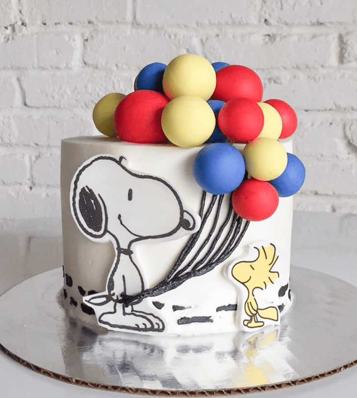 Beauteous Snoopy Cake