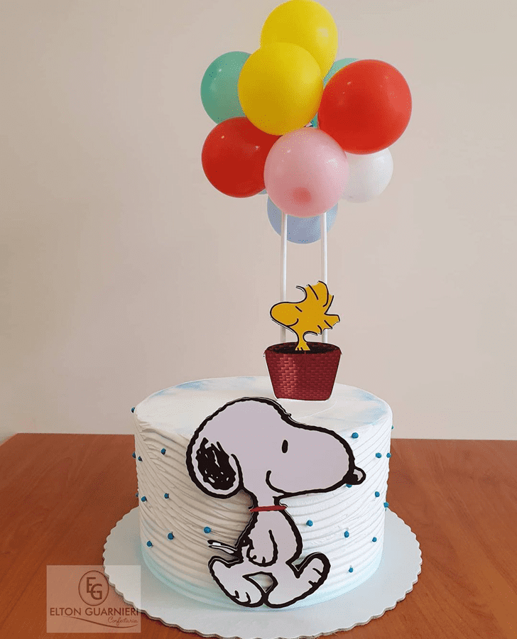 Cute Snoopy Cake