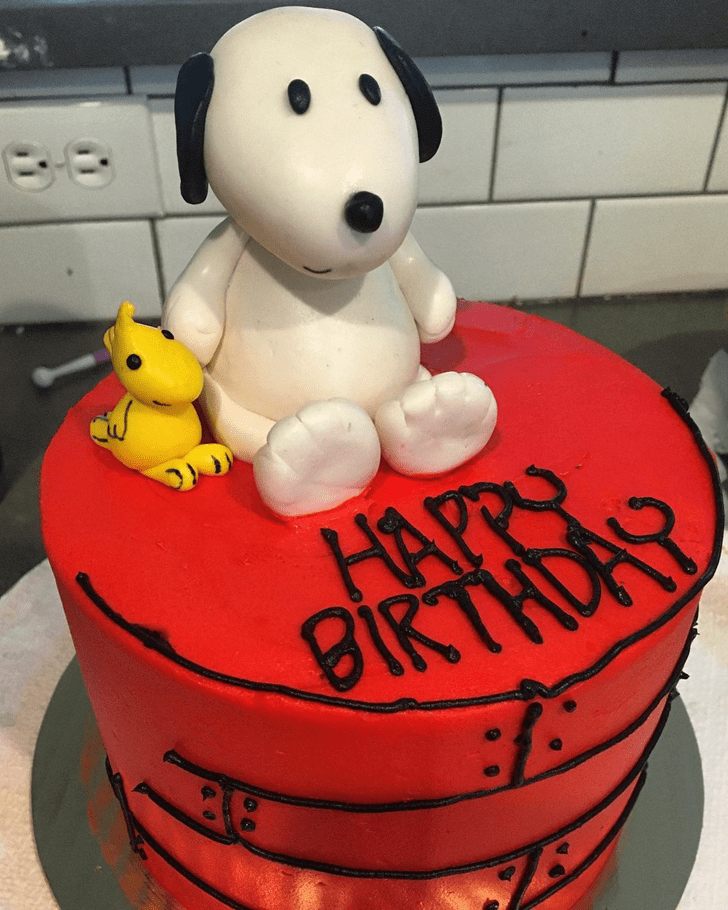 Elegant Snoopy Cake