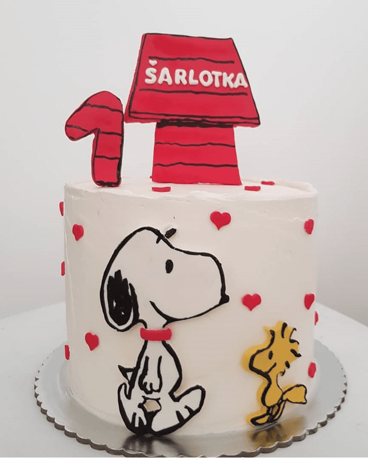 Enthralling Snoopy Cake