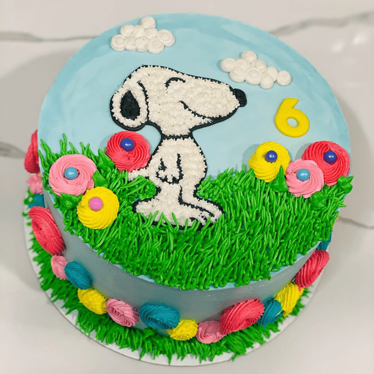 Enticing Snoopy Cake
