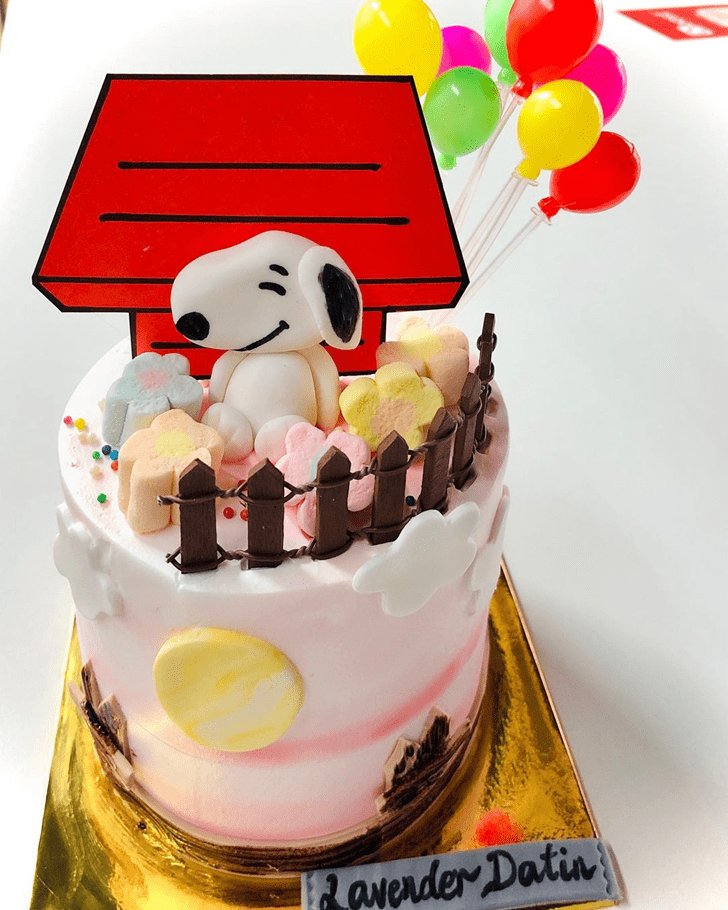 Marvelous Snoopy Cake