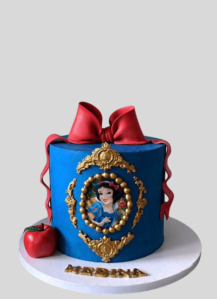 Captivating Snow White Cake