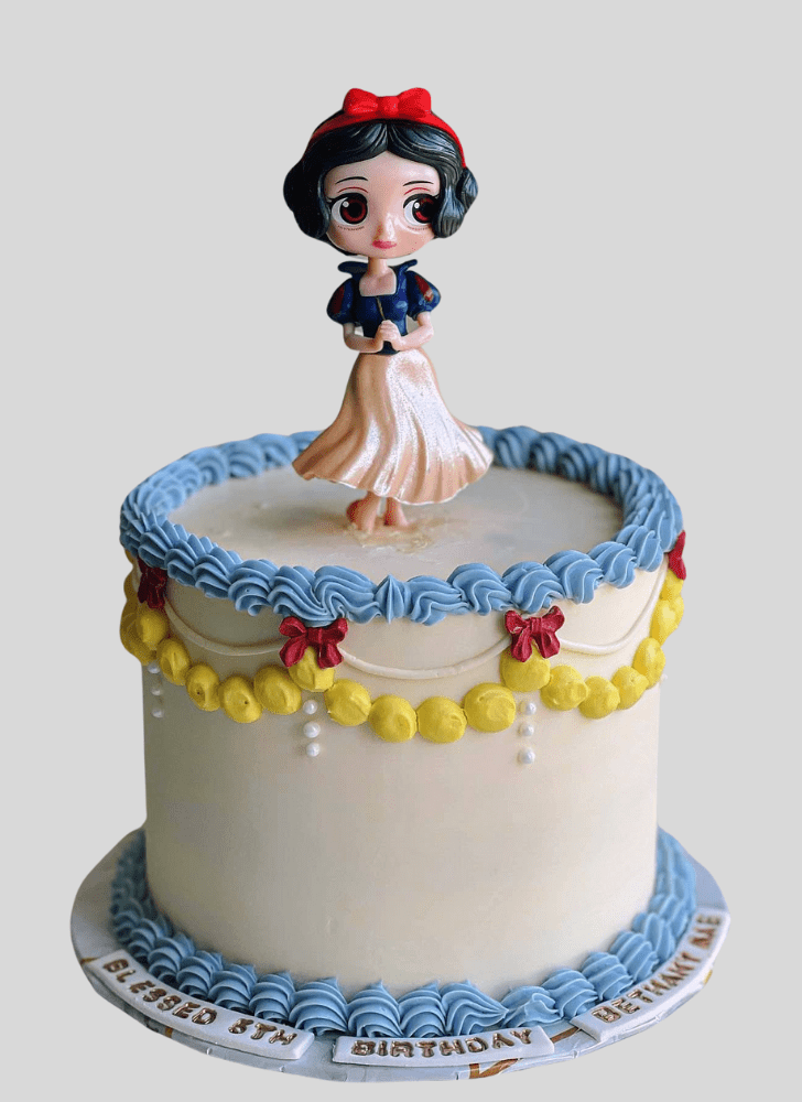 Inviting Snow White Cake