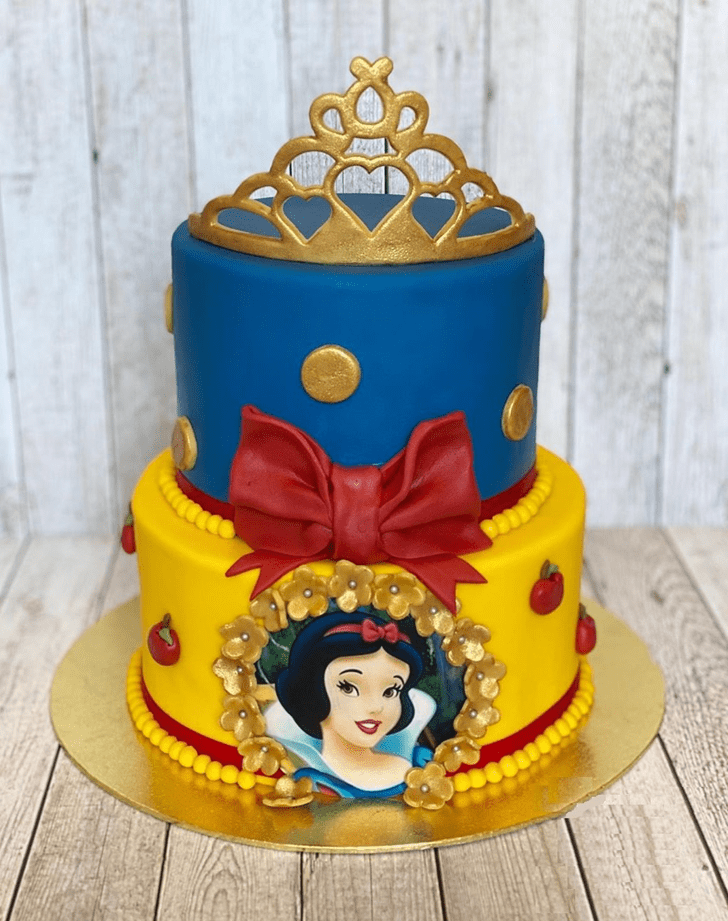 Admirable Snow White Cake Design