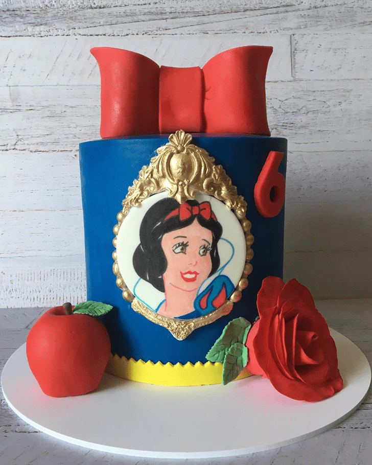 Enthralling Snow White Cake