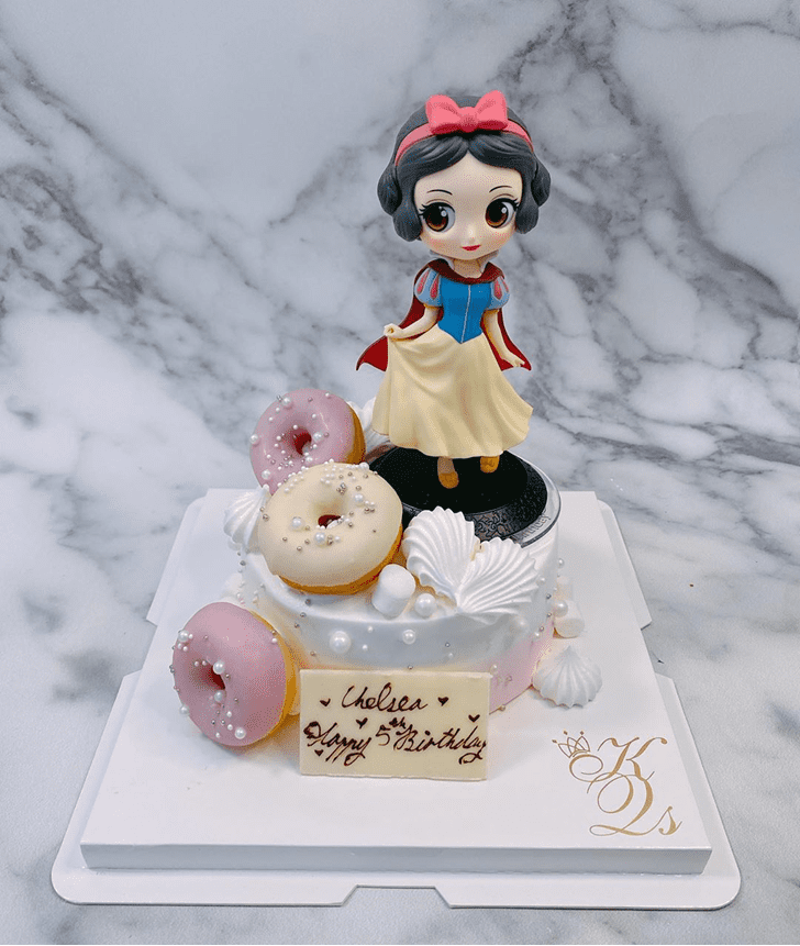 Fair Snow White Cake
