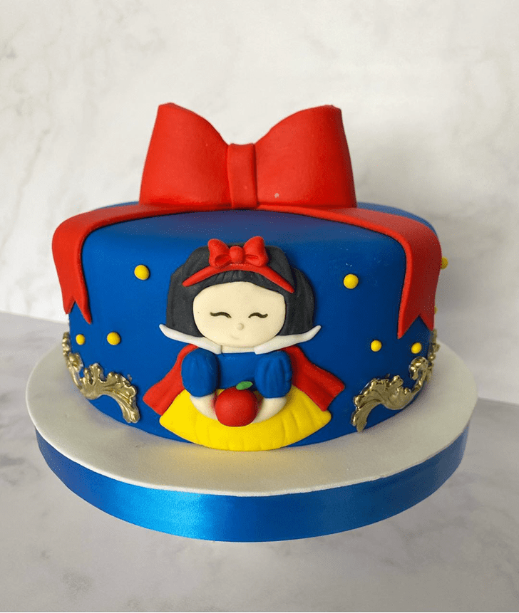 Good Looking Snow White Cake