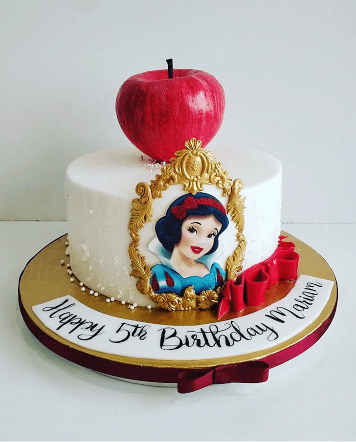 Inviting Snow White Cake
