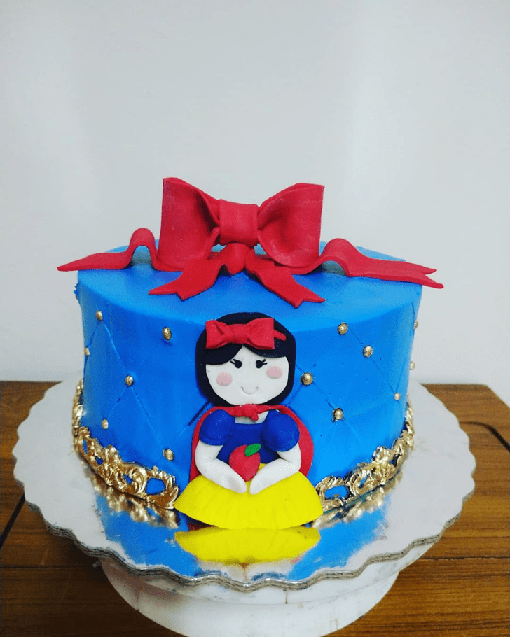 Magnificent Snow White Cake