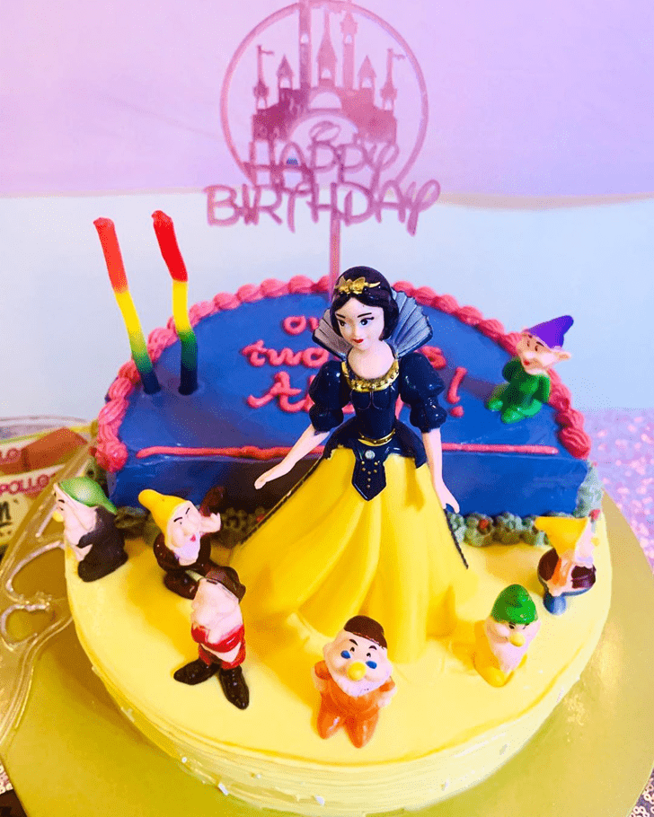 Marvelous Snow White Cake