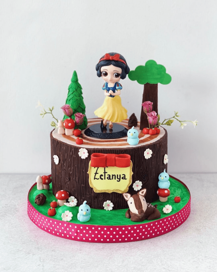 Mesmeric Snow White Cake