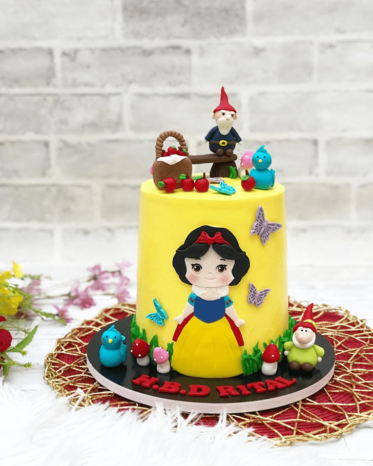 Nice Snow White Cake