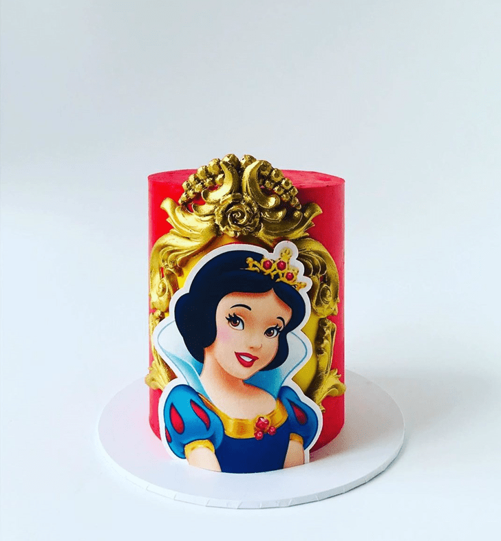 Pleasing Snow White Cake