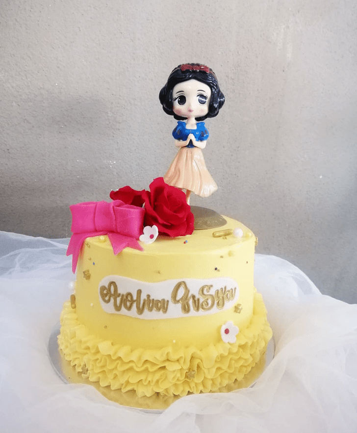 Superb Snow White Cake
