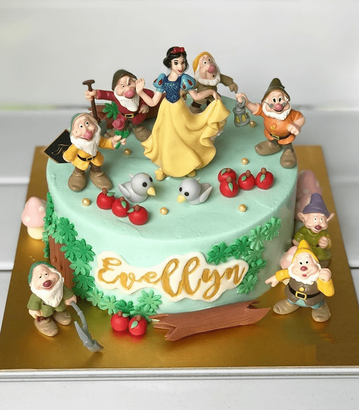Wonderful Snow White Cake Design