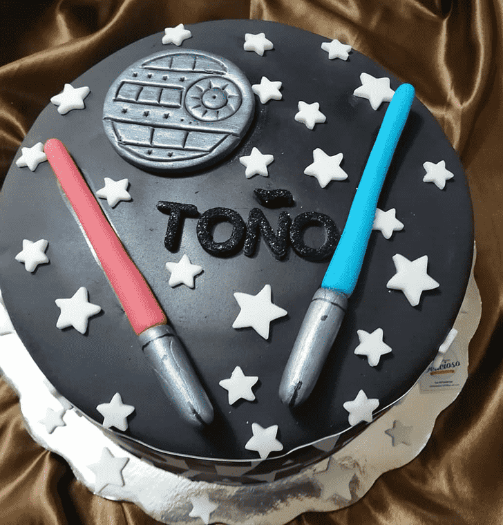 Delicate Star Wars Cake