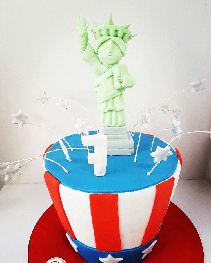 Comely Statue of Liberty Cake
