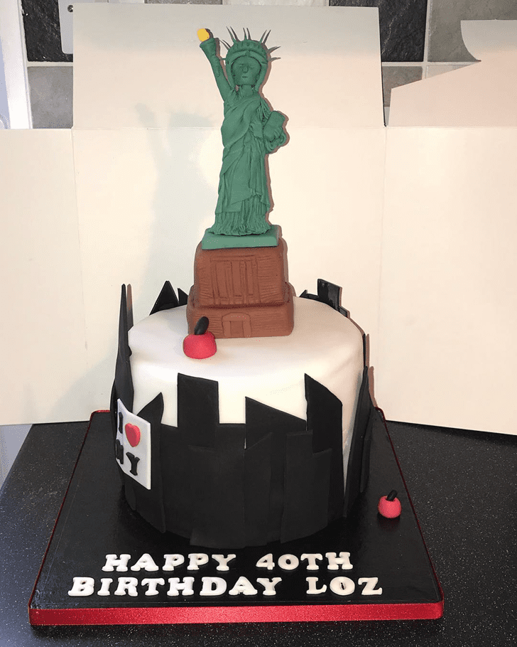 Elegant Statue of Liberty Cake