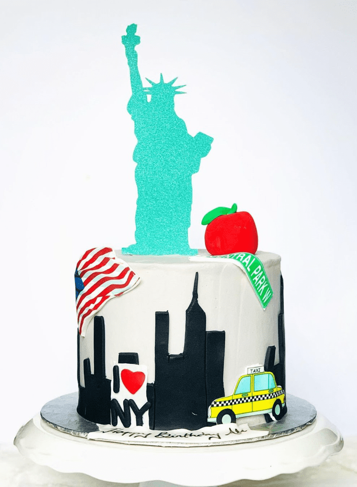 Good Looking Statue of Liberty Cake