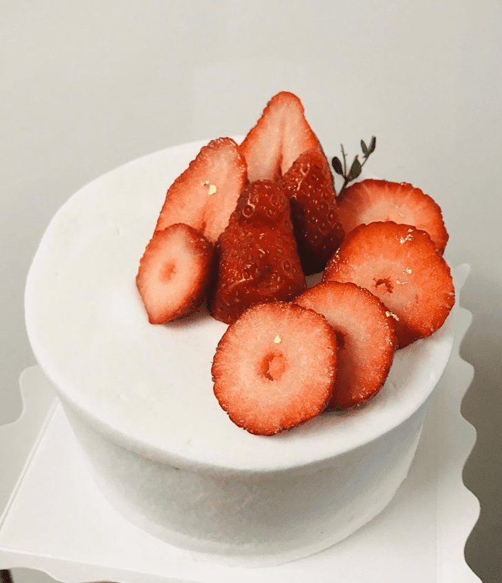 Captivating Strawberry Cake