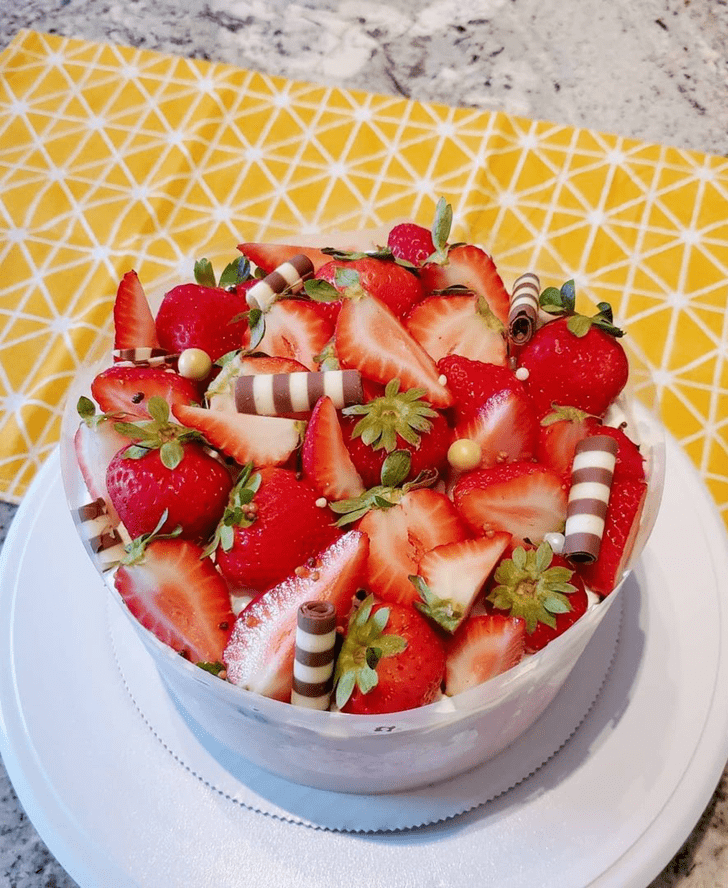 Elegant Strawberry Cake