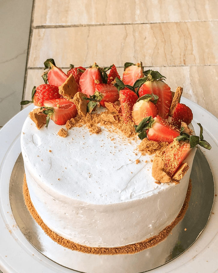 Lovely Strawberry Cake Design