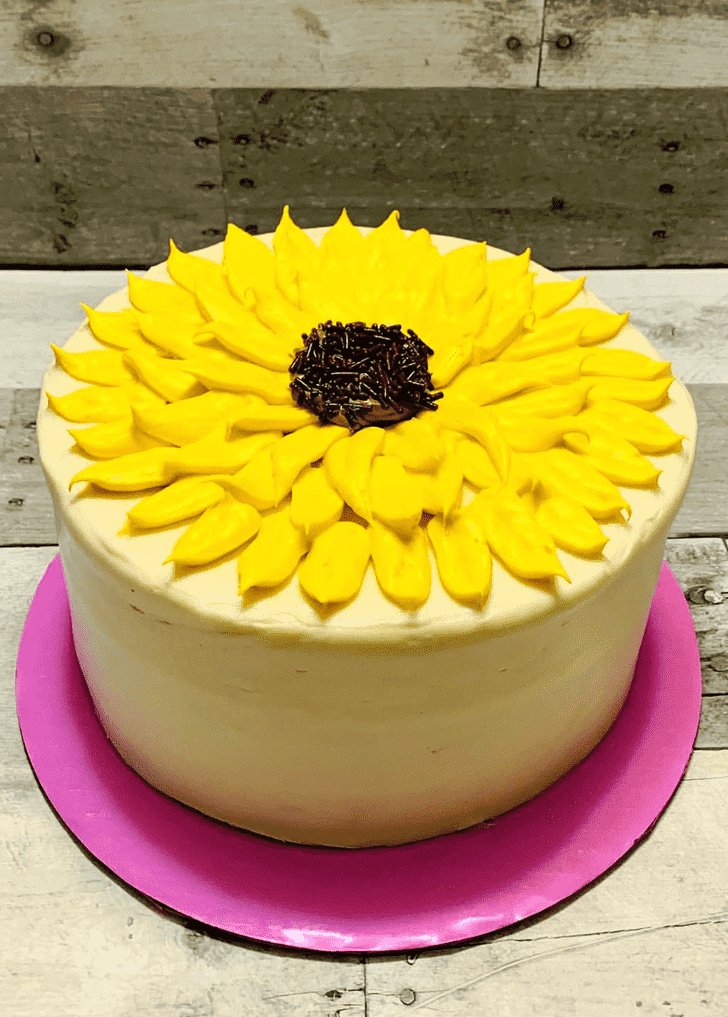 Splendid Sunflower Cake