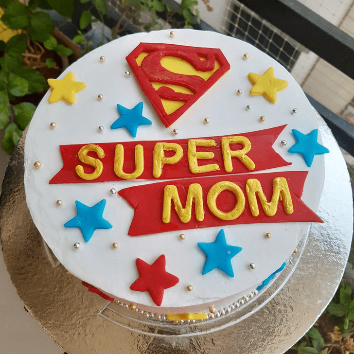 Magnetic Supermom Cake