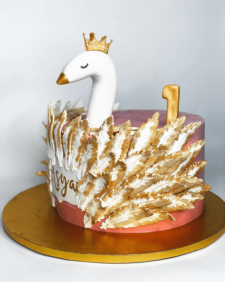 Admirable Swan Cake Design