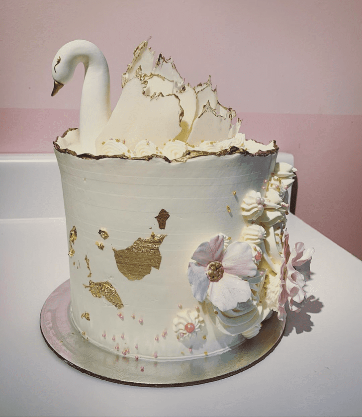 Classy Swan Cake