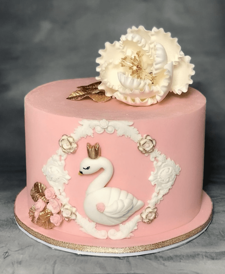 Cute Swan Cake