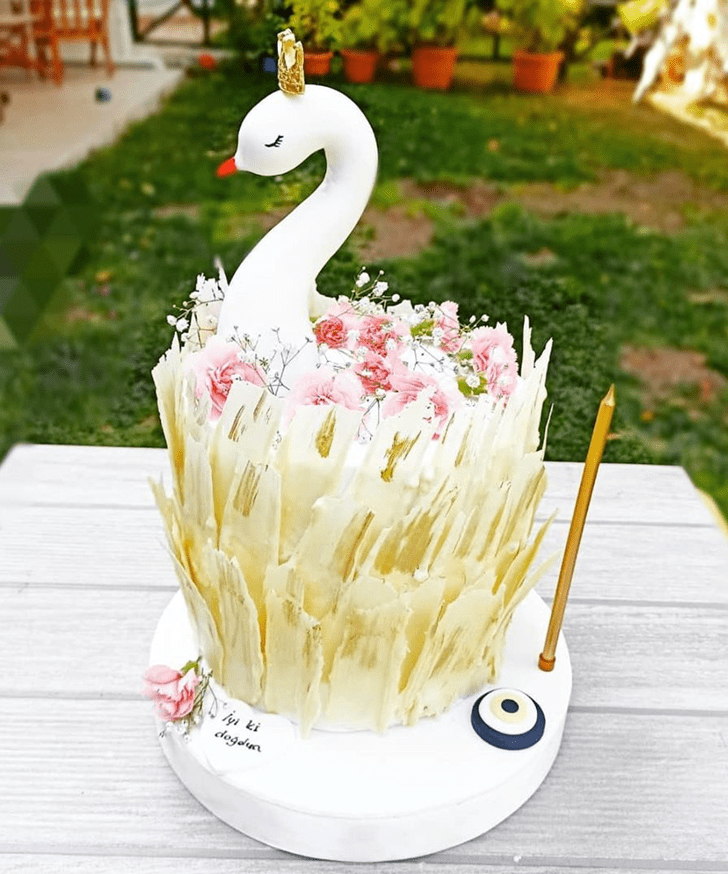 Elegant Swan Cake