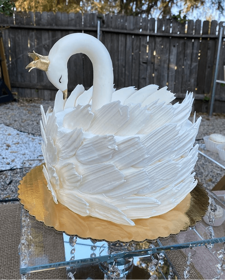 Exquisite Swan Cake