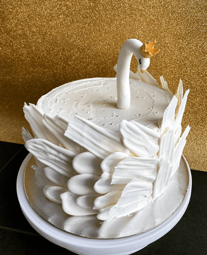 Ravishing Swan Cake