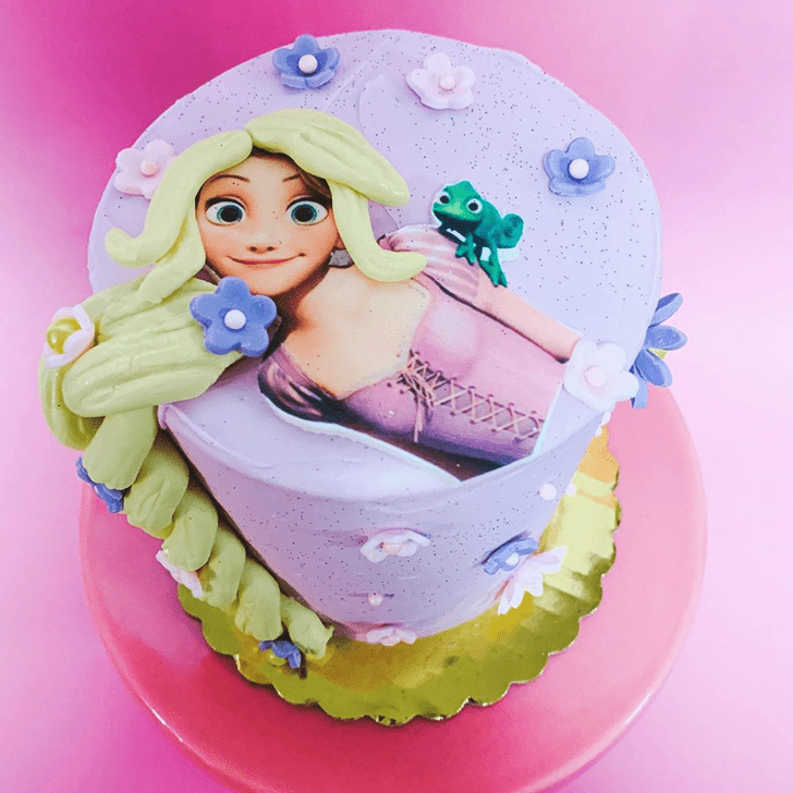 Comely Tangled Cake
