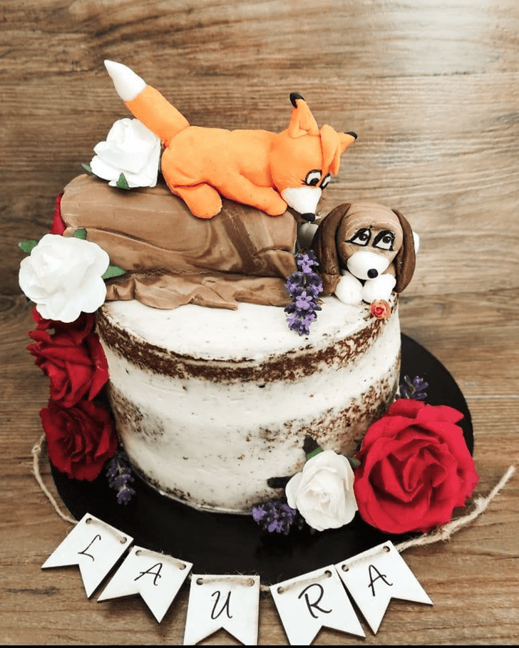 Comely The Fox and the Hound Cake