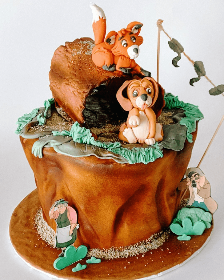 Delicate The Fox and the Hound Cake
