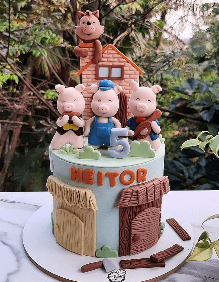 Fetching Three Little Pigs Cake