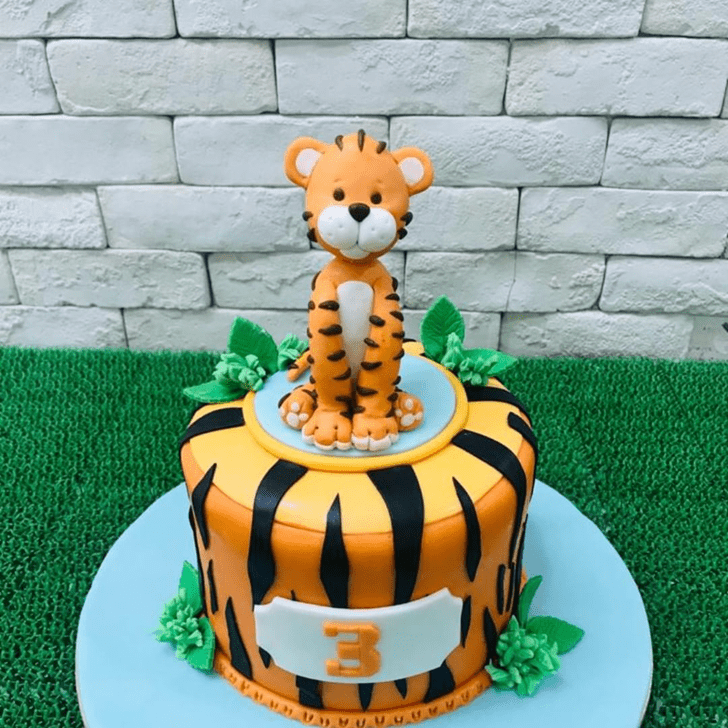 Lovely Tiger Cake Design