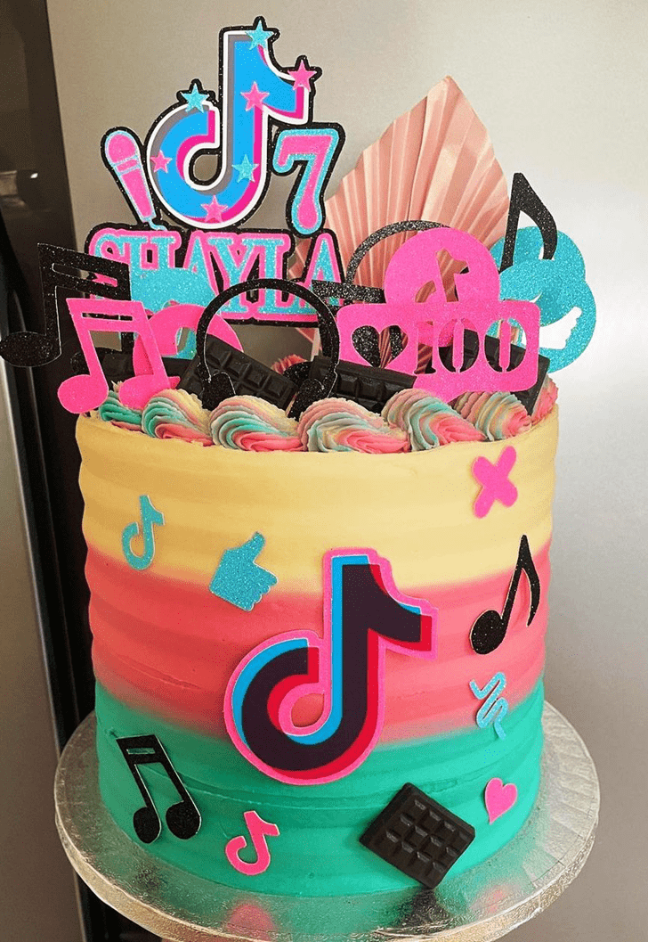 Grand Tiktok Cake