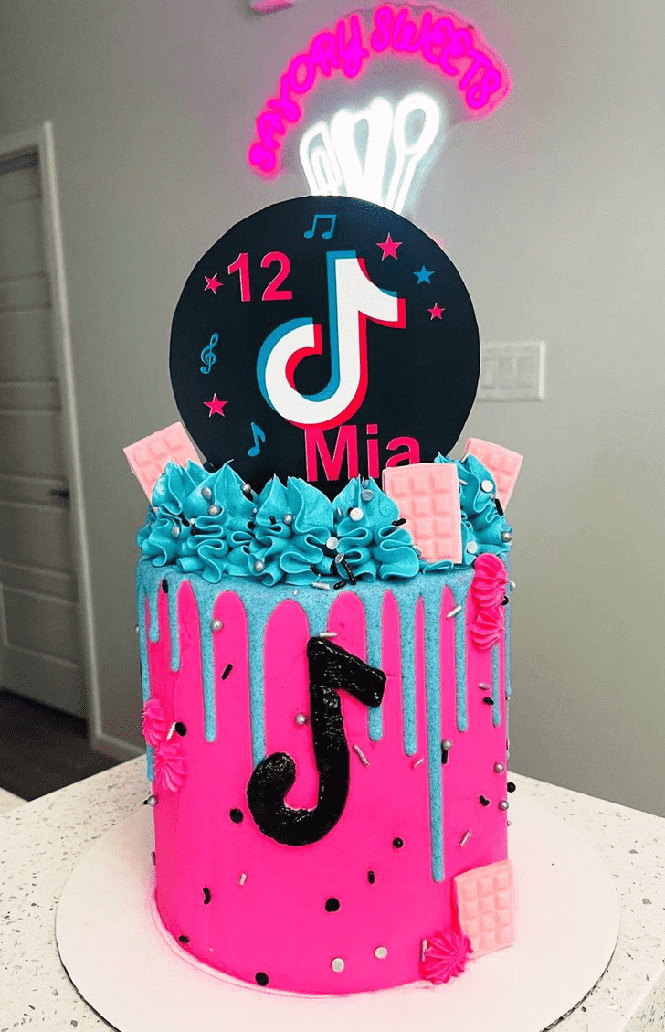 Pretty Tiktok Cake