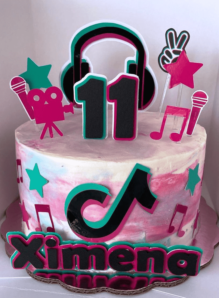 Splendid Tiktok Cake