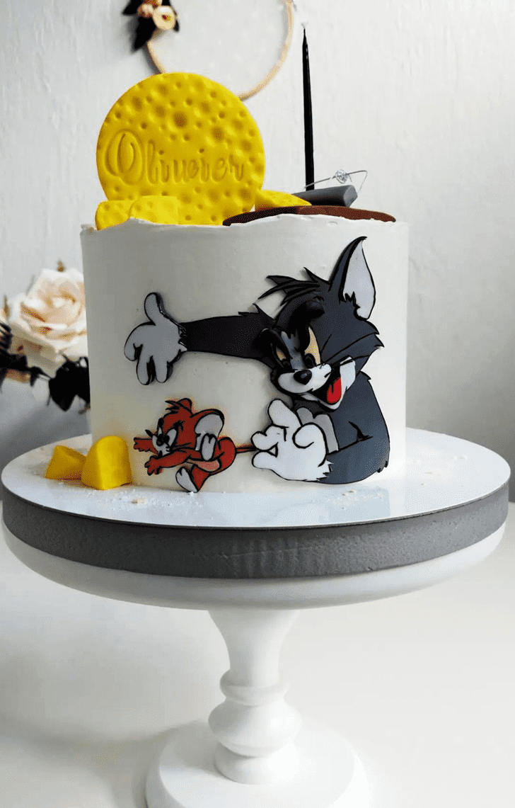 Shapely Tom and Jerry Cake